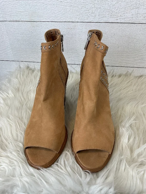 Trendy Sport Shoes Sandals Heels Block By Vince Camuto In Brown, Size: 8