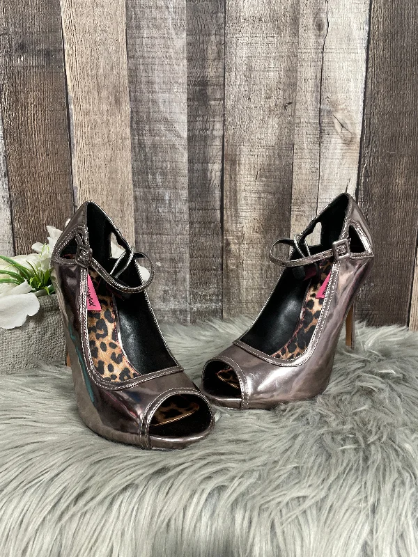 Casual Comfort Shoes Sandals Heels Stiletto By Betsey Johnson In Bronze, Size: 10